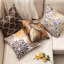 Coussin décoratif à motif géométrique de 20 po Leaf-130483412-130483416