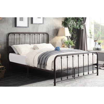 Grand lit plateforme en métal foncé bronze avec décoration en métal