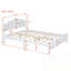 Grand lit plateforme en bois avec pieds robustes