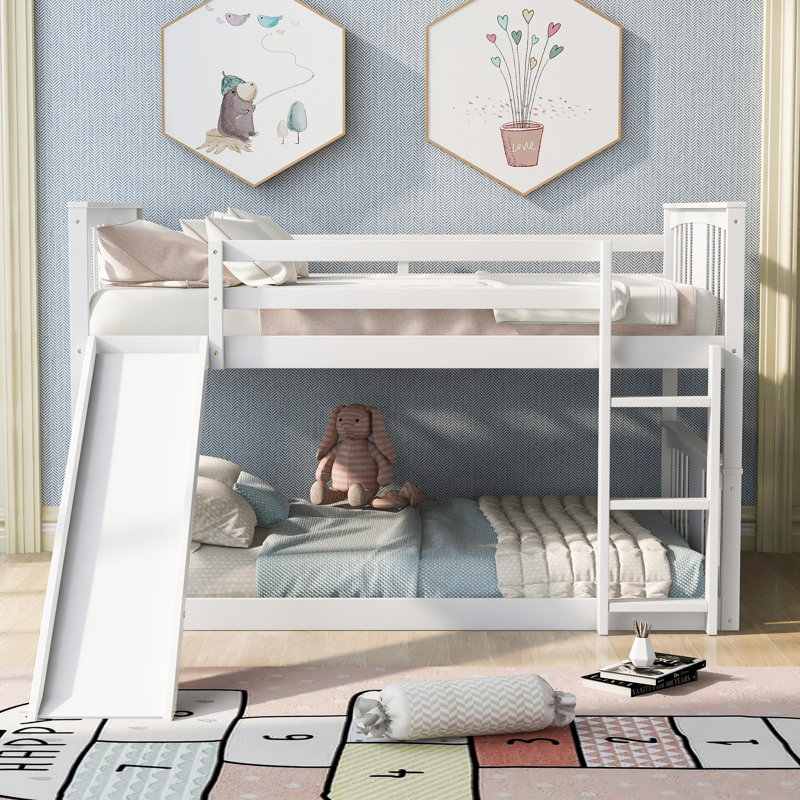 Lit superposé blanc au-dessus d'un lit superposé avec glissade excitante et - Améliorez l'expérience de la chambre à coucher, créez une atmosphère élégante