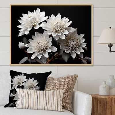 «White Mums Bouquet Still Life - Mums», reproduction d'art sur toile