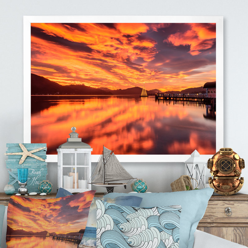 Lac avec arbre de Noël - Photographie de cadre photo sur toile, H 24 po x l 36 po x P 1 po, Cadre photo blanc
