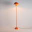 Lampe sur pied industrielle avec abat-jour industriel en métal orange pastel-238783775