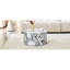 Une simple table basse cylindrique texturée en marbre blanc-1254196207-1254196208
