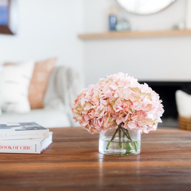Arrangement floral d'hortensias dans un vase, H 10 po x l 12 po x P 12 po