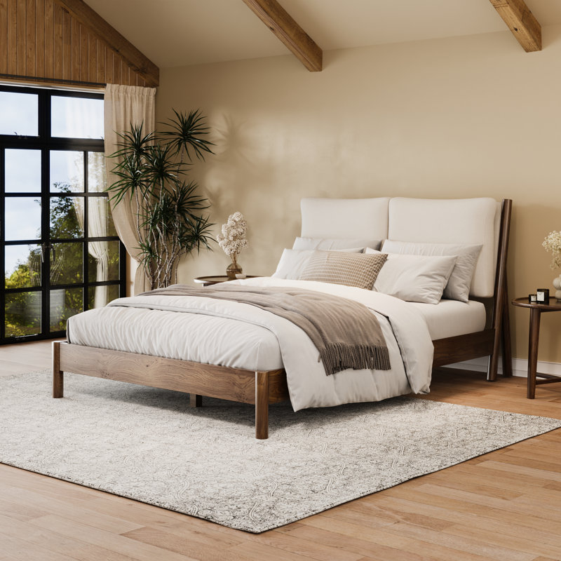Lit tapissier en bois massif Chad, Grand lit