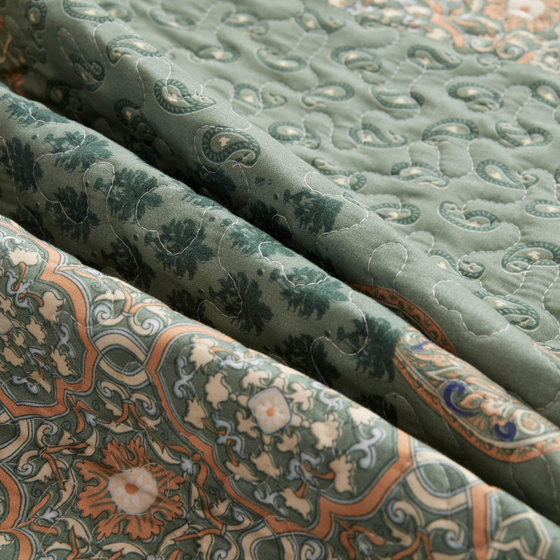 Paisley Quilt Set - Lightweight Microfiber Bedspread & Pillow Shams, Paisley Pattern, Oversized, All-Season Bed Cover, Green