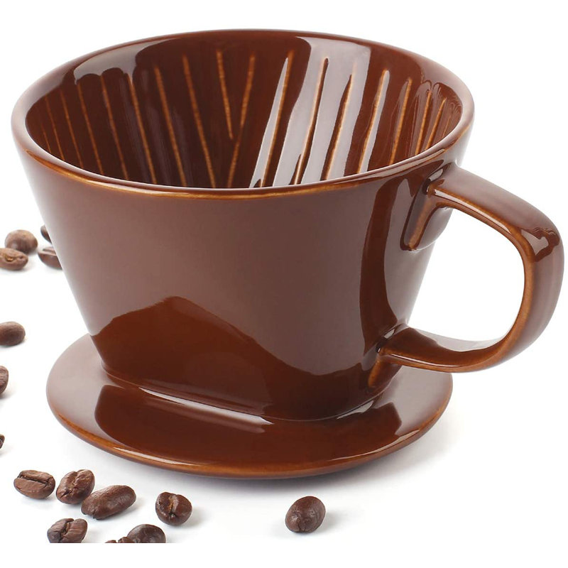 Verser sur un égouttoir à café, Brun