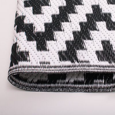 Black and White Cross Pattern Outdoor Rug Camping Plastic Straw Mats