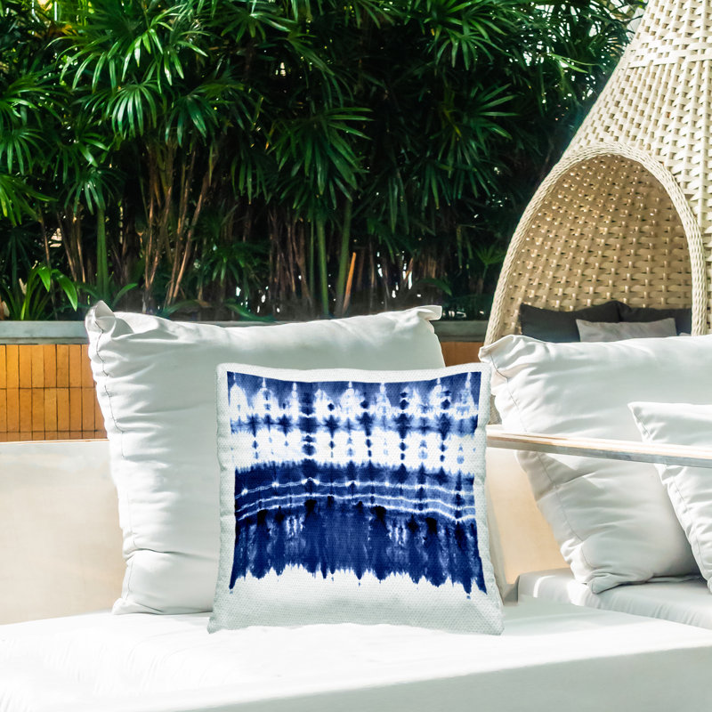 Coussin d'extérieur imprimé bleu vif Boho Ikat par Ellie Roberts