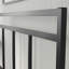 Lit plateforme simple avec tête de lit, finition noire, conception peu encombrante pour les chambres modernes et rangement amélioré