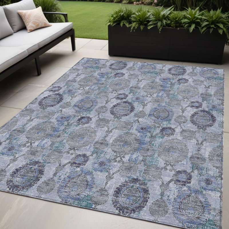 Tapis lavable intérieur / extérieur bleu marine et bleu ciel HomeRoots 5 pi x 8 pi