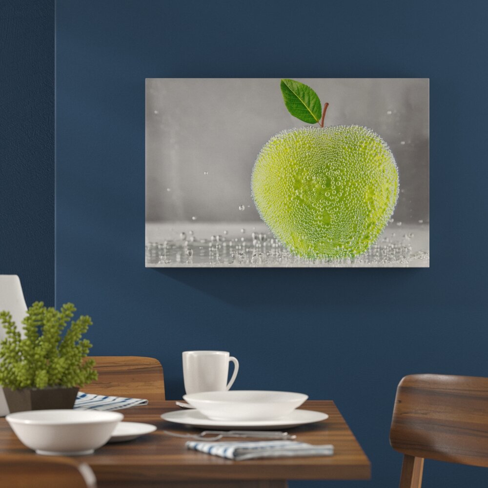 Leinwandbild „Apfel in Wasser“, Grafikdruck