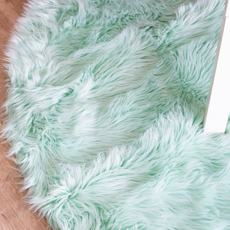 Diller Mint Faux Fur Machine Washable Shag Fluffy Area Rug, Round 5'