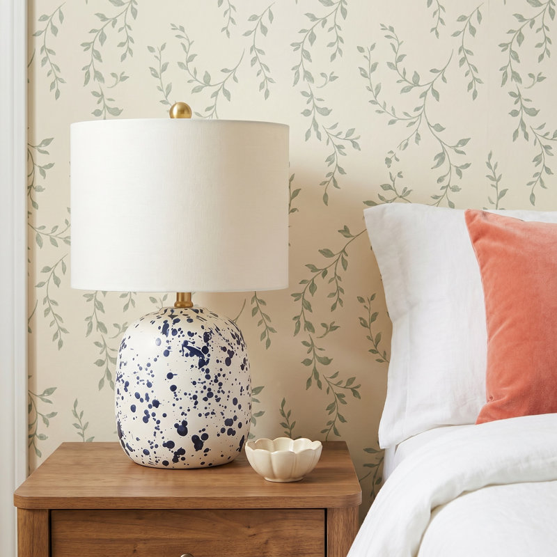 Avari 19.25" Ivory/Navy Standard Lamp