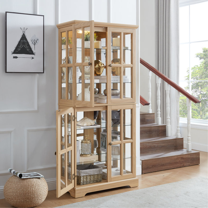 Armoire antique exquise avec tablettes réglables et vitrine au design fonctionnel