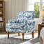 Fauteuil d'appoint campagnard bleu doux avec pieds en bois massif et garniture cloutée