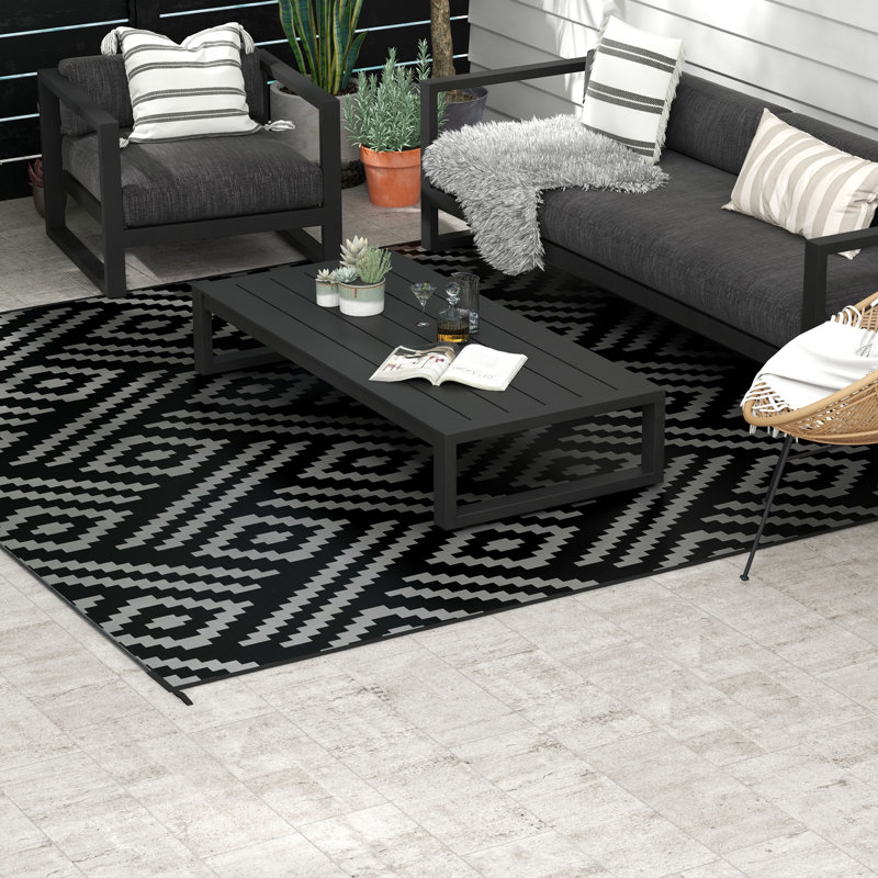 Karanicas Geometric Indoor / Outdoor Rug, Rectangle 8' x 10'