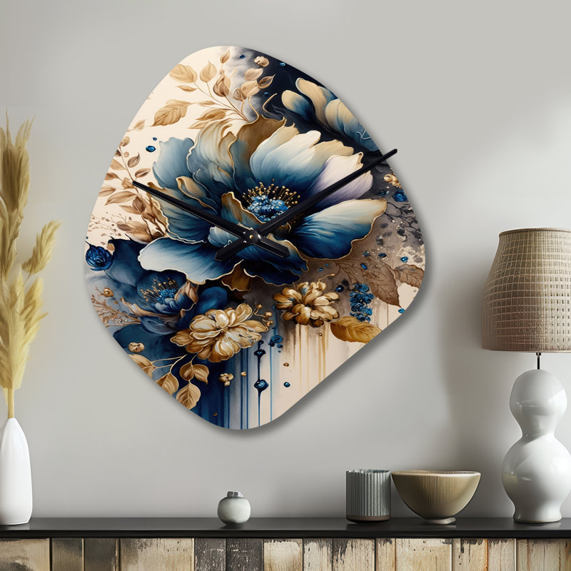 Bleu et or Floral Bunch III - Horloge murale en métal à forme unique, horloge murale asymétrique traditionnelle, Petit