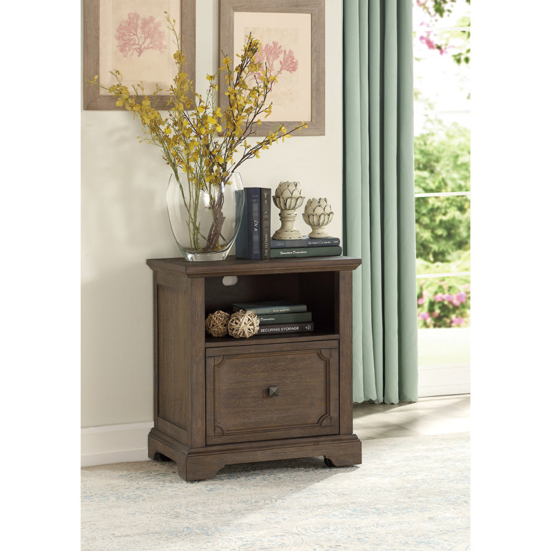 Classeur rustique rustique de style transitionnel avec finition chêne foncé, tiroir et tablette pour faciliter le déplacement.
