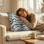 Coussin décoratif à imprimé animalier en fausse fourrure Fancy-1160068851