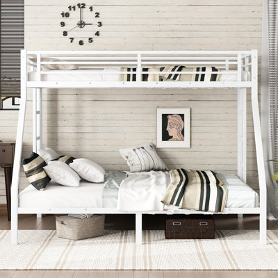 Lit superposé en métal simple TG au-dessus d'un grand lit pour adultes, fonctionnalité d'espace, fonctionnement silencieux, construction solide, revêtement, espace sous rangement, échelles des deux côtés, option renfort blanc, sommeil, construction solide,