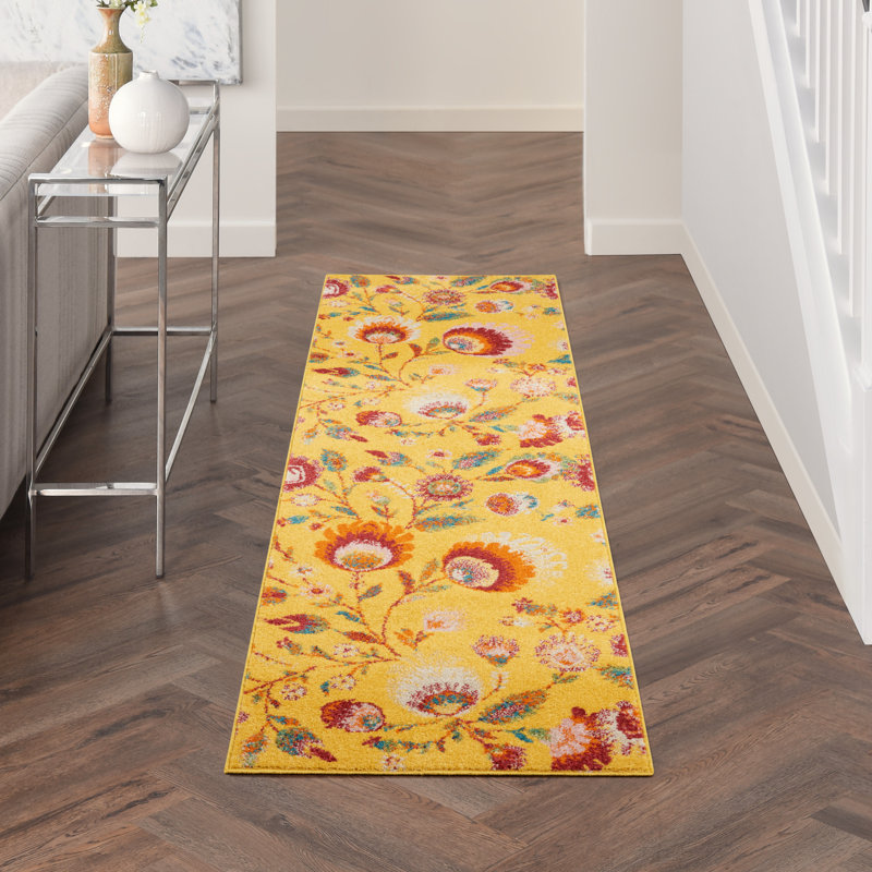Tapis jaune à motif floral Lakenya, Tapis de couloir 2 pi 3 po x 7 pi 6 po