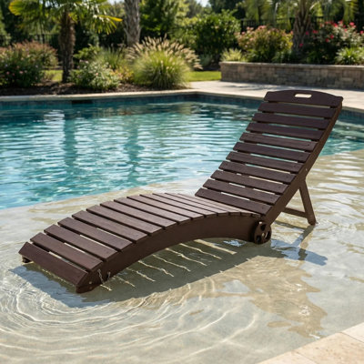Chaise longue pliante avec roulettes