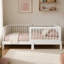 Lit de sol Montessori convertible Briar en bois massif avec barrières de sécurité et fonction lit de jour-135444827-135444828