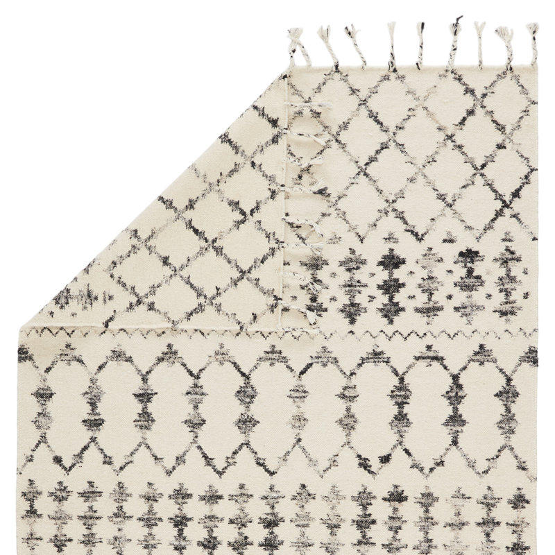Esposito Geometric Area Rug in Ivory/Black, Rectangle 5' x 8'