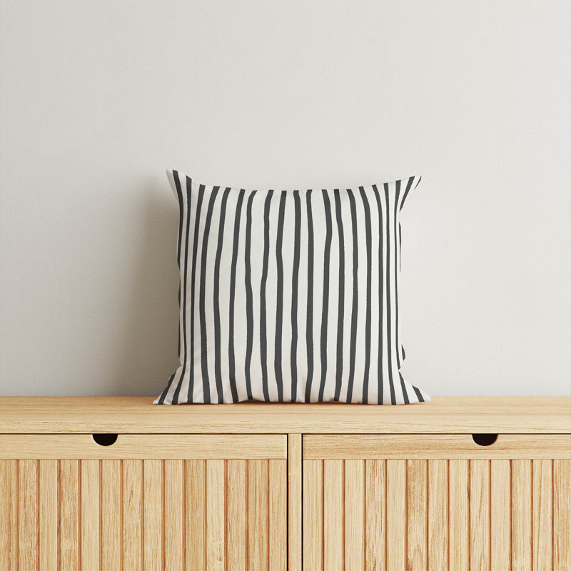 Coussin Ribbon Play, H 18 po x l 18 po, Ivoire / rayures gris anthracite