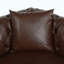 Canapé modulaire en forme de L à 5 sièges - Canapé Chesterfield en cuir synthétique réversible avec accoudoirs roulés et capitonnage clouté-894132267