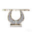 Console à miroir de 45 pouces avec losanges concassés incrustés dans la rainure du miroir, canapé en forme de O glam derrière la table, bureau d'entrée en verre argenté moderne pour le couloir du salon, bureau de la console de luxe