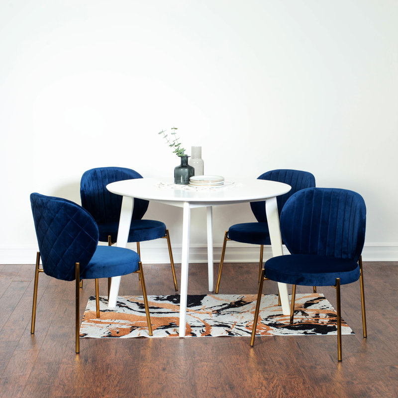 Ensemble de salle à manger contemporain 5 pièces - table ronde blanche et 4 chaises, rembourrage en velours, surface attrayante et fabrication en bois d'hévéa, siège confortable, élégant
