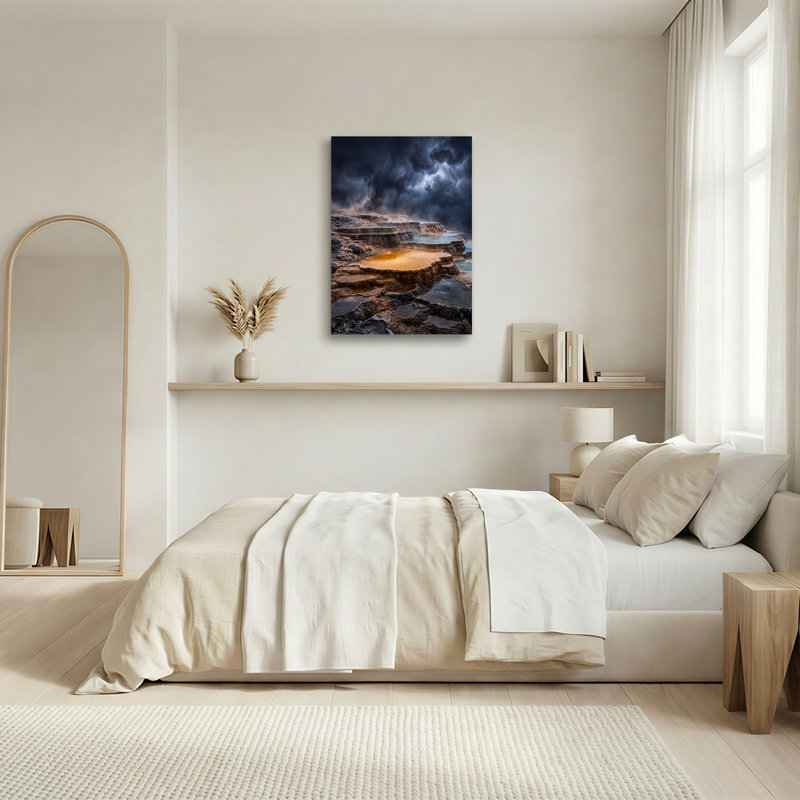 Toile orange orangée sous un ciel orageux avec éclair, H 48 po x l 32 po