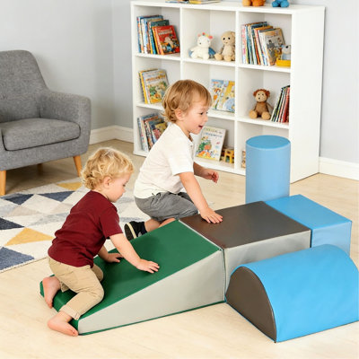 Jeu d 'activité avec blocs antidérapants sûrs, 5 pièces douces permettant un jeu sans fin, développe des compétences pratiques, des variations de formes infinies lavables à la machine,