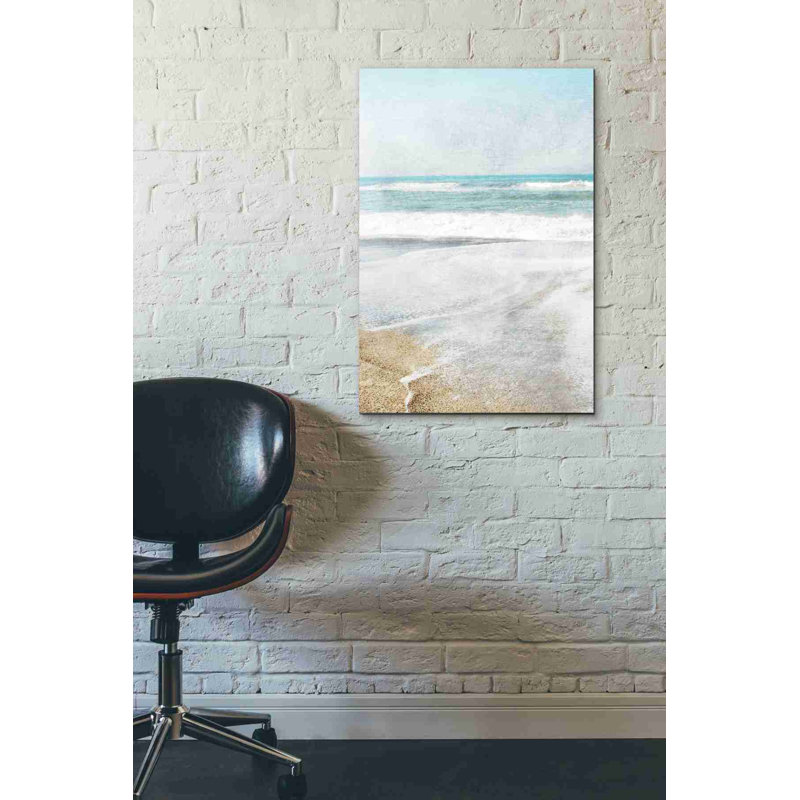 «Serene Coast Vertical» par Linda Woods, art mural sur toile, H 26 po x l 18 po