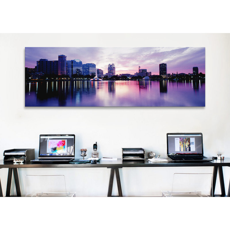 «Lake Eola in Orlando, Florida», reproduction de photo sur toile, H 24 po x l 72 po x P 1,5 po, Toile avec cadre noir