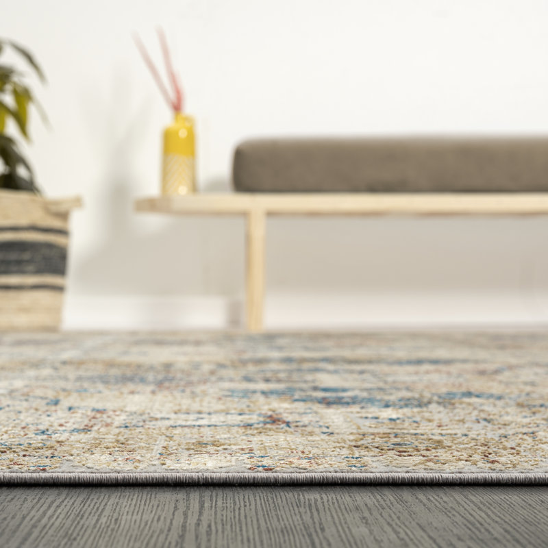 Preslie Area Rug in Grey, Rectangle 4' x 5'11"