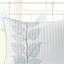 Ensemble de courtepointe pour lit double / grand lit 6 pièces réversible en microfibre de style floral avec broderie de feuilles et coussins décoratifs assortis-122455118-122455117