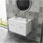 Meuble-lavabo mural 32 po avec lavabo, meuble-lavabo mural avec portes doubles, armoire de salle de bain murale, charnières à fermeture en douceur, longues poignées en métal, lavabo en céramique, blanc brillant