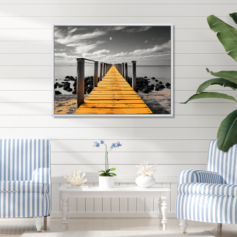 Bahraoui Beach Pier Point de vue noir sur toile, Cadre flottant blanc, H 34 po x l 44 po x P 1,5 po