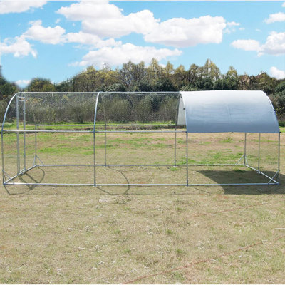 Cage à poules en métal avec cage imperméable et anti-UV pour utilisation dans une cour arrière extérieure avec toit en forme de dôme 