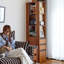 Bibliothèque de style rétro avec rangement populaire