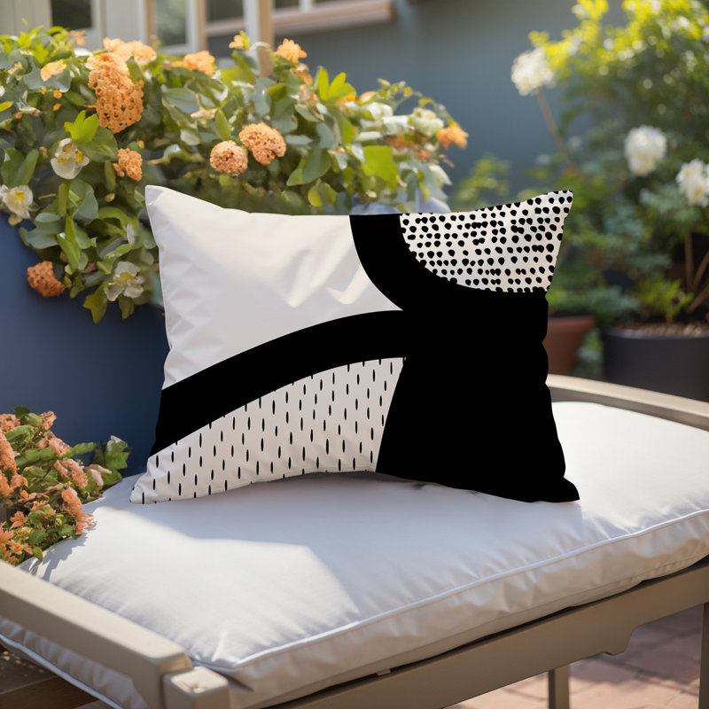 Coussin lombaire réversible intérieur / extérieur Vikka, H 14 po x l 20 po, Blanc cassé / noir