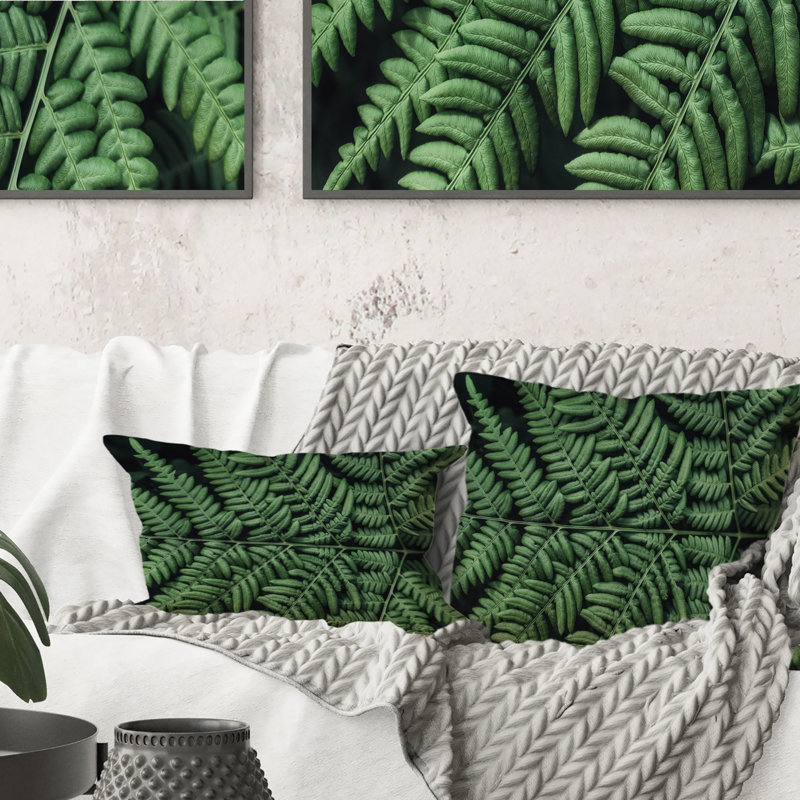 Coussin décoratif Ferns In The Night - imprimé tropical, 18 po x 18 po