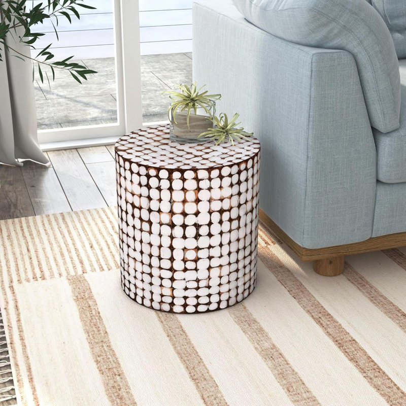 Table d'appoint Boho Coconut Shell - Table de bout blanche fabriquée à la main pour le salon, la chambre à coucher ou le vestibule - Meubles décoratifs rustiques décoratifs de bord de mer - aucun assemblage requis