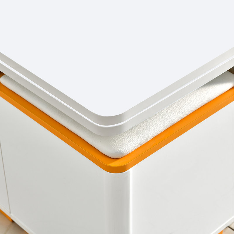 Élégante table basse à plateau relevable avec 4 tabourets de rangement, palette de couleurs blanche et dorée, 3 configurations pour une finition moderne ultra-brillante et relaxante, modes repas de famille au bureau