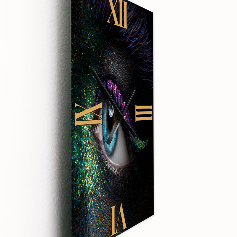 Horloge murale avec yeux féminins, Petit