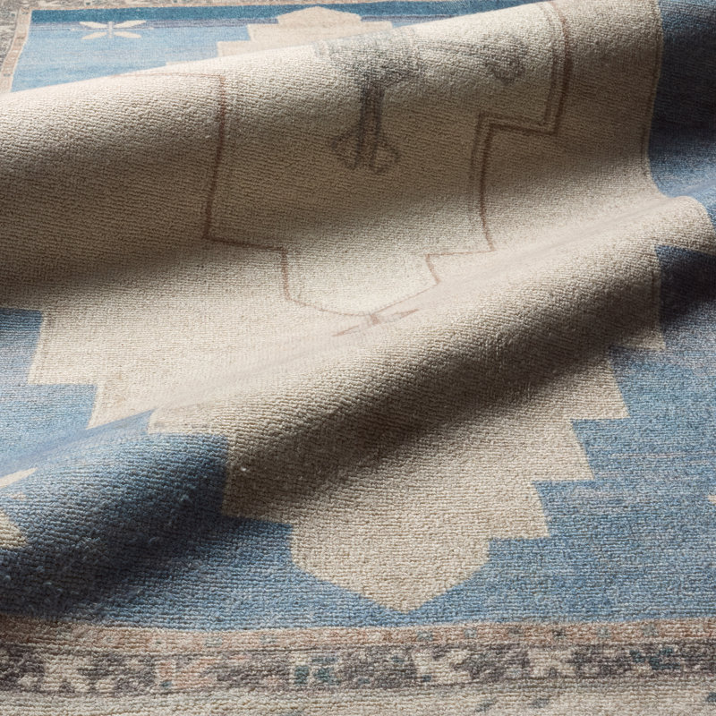 Tapis Enigma CSN11 à médaillon tufté bleu (échantillon de 45,7 cm), Carré 1 pi 6 po